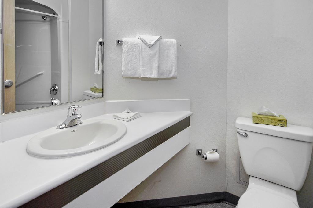 Motel 6-Peterborough, On Номер фото