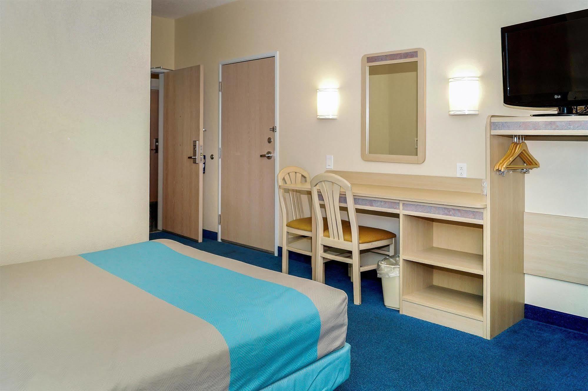 Motel 6-Peterborough, On Экстерьер фото