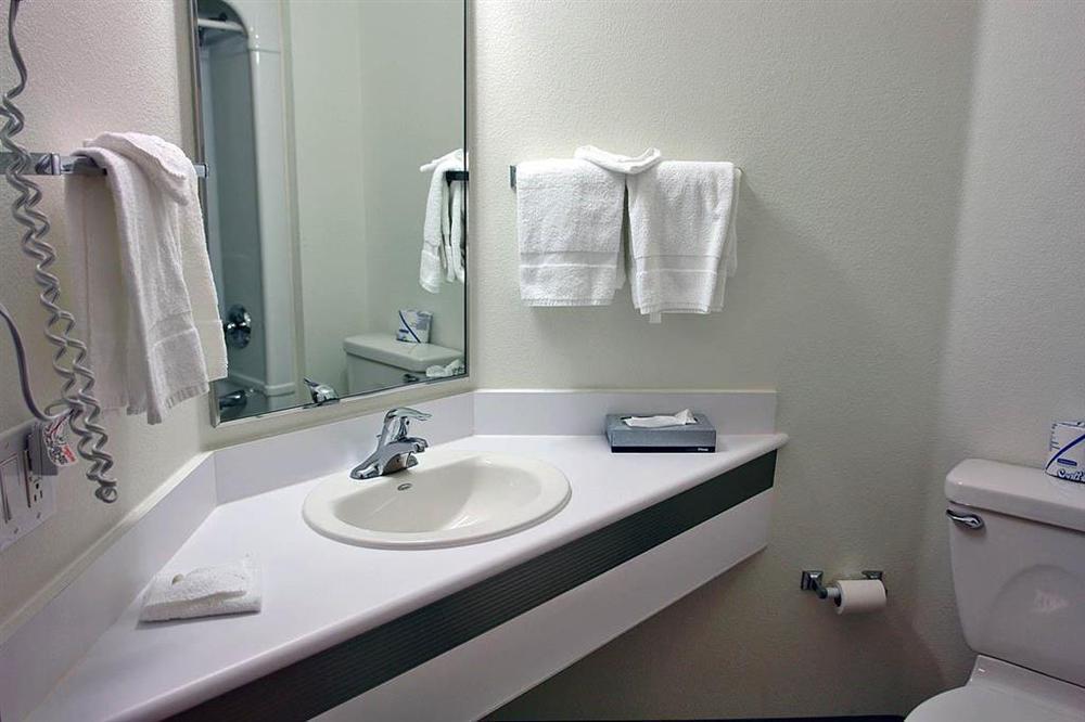Motel 6-Peterborough, On Номер фото